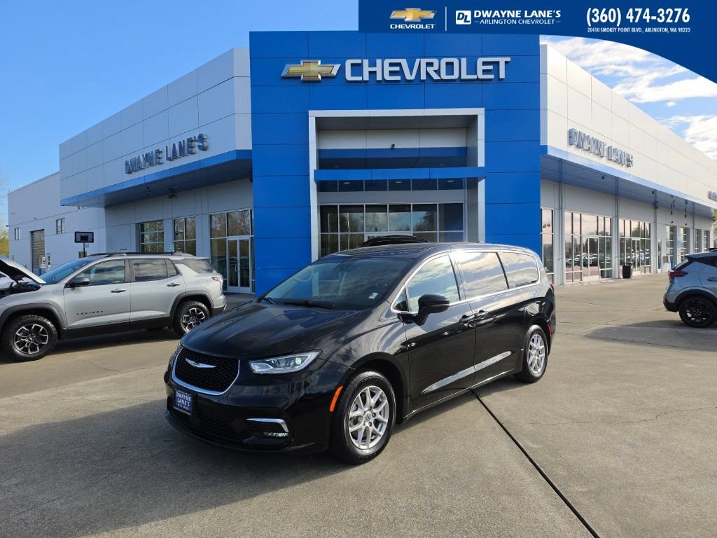 Used 2024 Chrysler Pacifica Touring-L FWD image 1