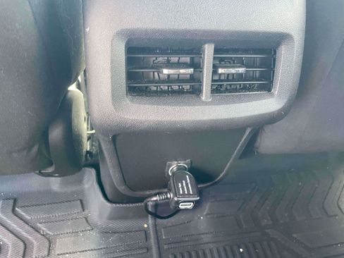 Used 2018 Chevrolet Equinox LT FWD image 16