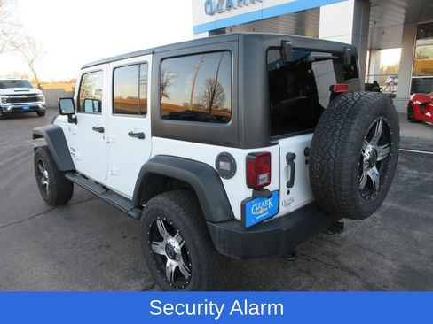 Used 2012 Jeep Wrangler Unlimited Sport image 3