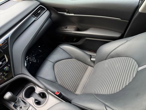 Used 2023 Toyota Camry SE FWD image 17