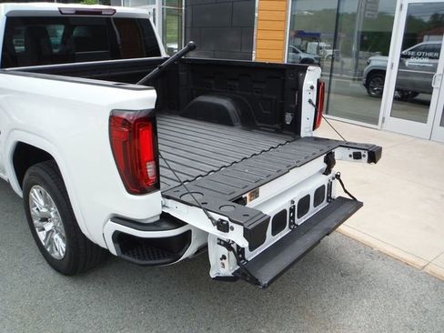 Used 2021 GMC Sierra 1500 Denali w/ Driver Alert Package II AWD/4WD image 18