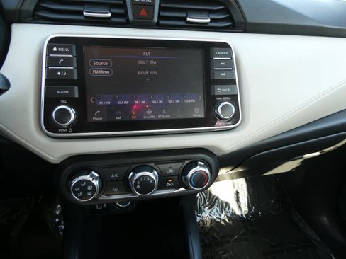 Used 2021 Nissan Versa SV image 15