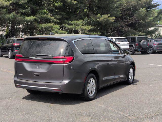 Certified 2023 Chrysler Pacifica Touring-L FWD image 5