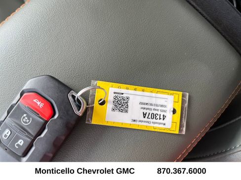 Used 2025 Jeep Gladiator Mojave w/ Steel Bumper Group image 24