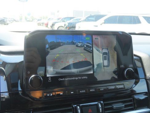 Used 2023 Nissan Pathfinder Platinum FWD image 31
