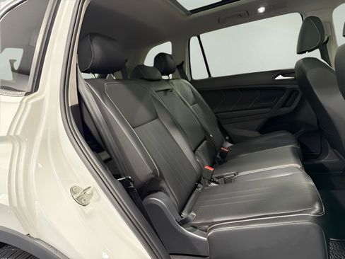 Used 2023 Volkswagen Tiguan SE w/ Panoramic Sunroof Package FWD image 31