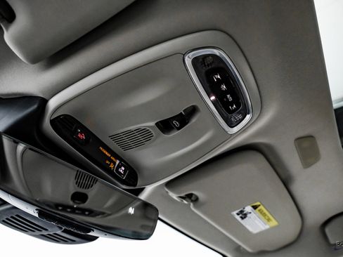 Used 2020 Volvo V60 T5 Momentum w/ Protection Package Premier image 37