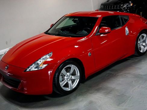 Used 2010 Nissan 370Z Touring image 25