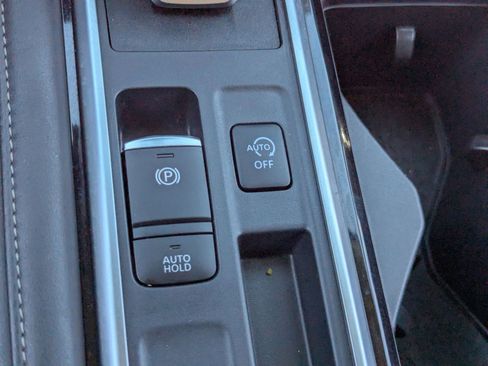 Used 2024 Nissan Pathfinder SV w/ SV Premium Package image 27