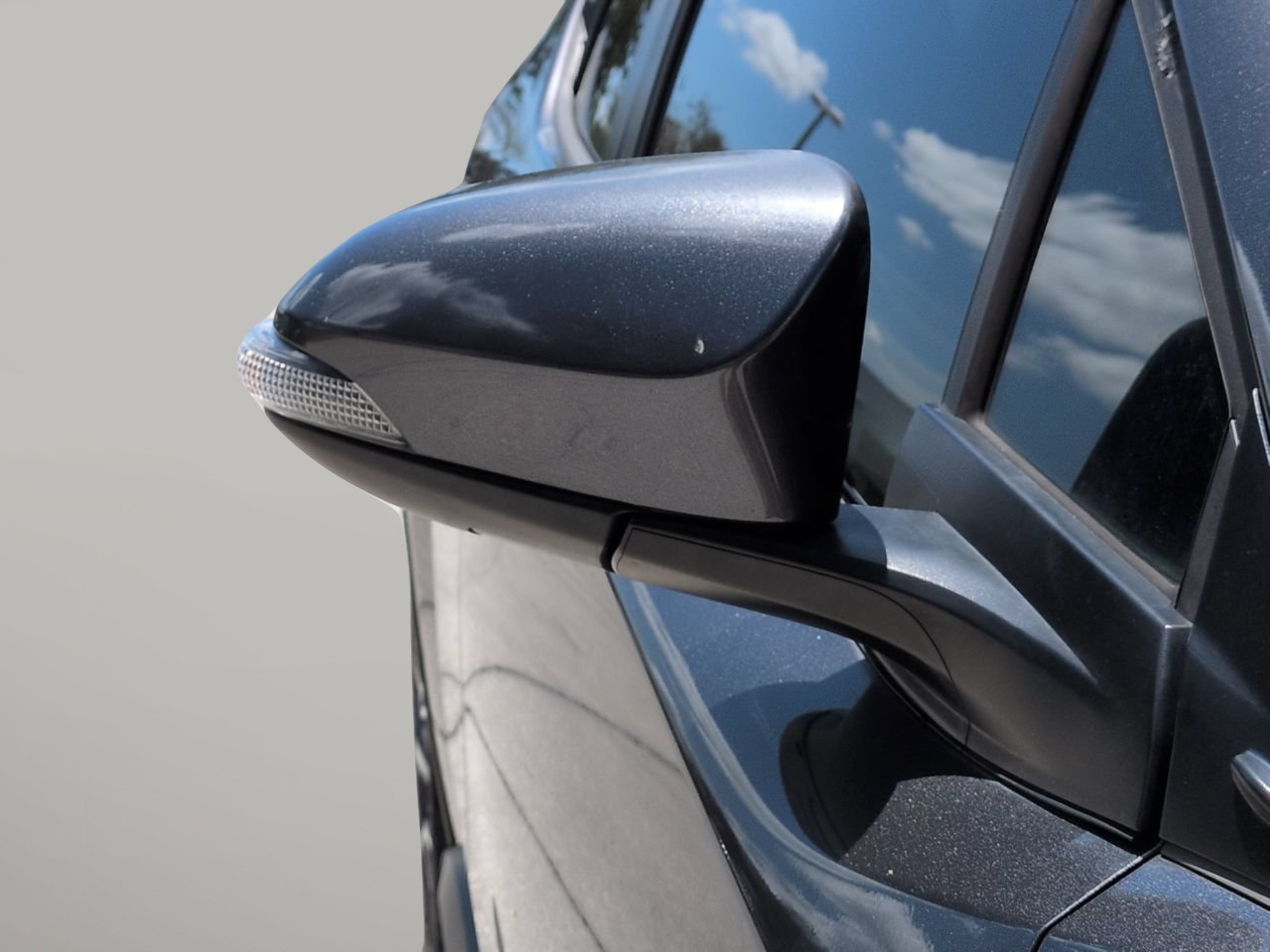 Used 2019 Toyota C-HR XLE FWD image 13