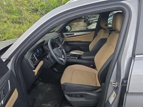 Certified 2024 Volkswagen Atlas Cross Sport SE FWD image 5