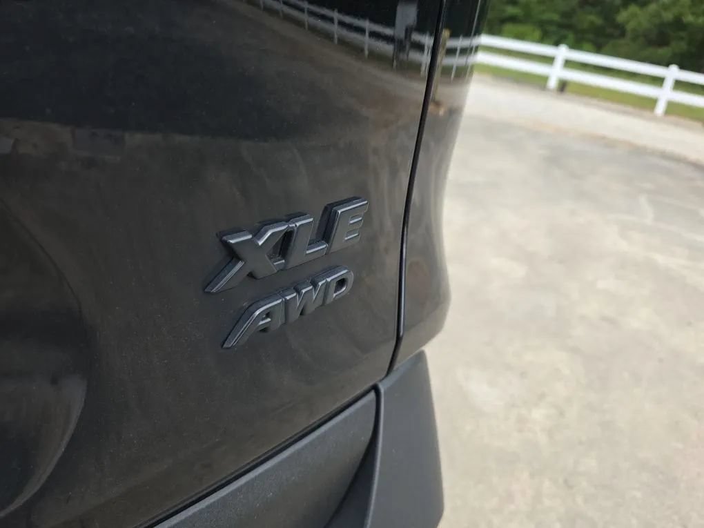 Used 2021 Toyota RAV4 XLE Premium AWD/4WD image 11