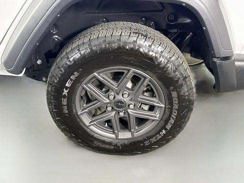 Certified 2025 Jeep Wrangler Unlimited Sport AWD/4WD image 32