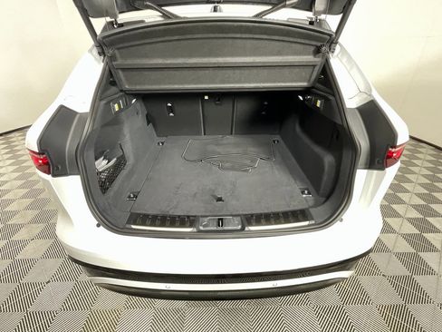 Used 2025 Jaguar F-PACE R-Dynamic S image 28
