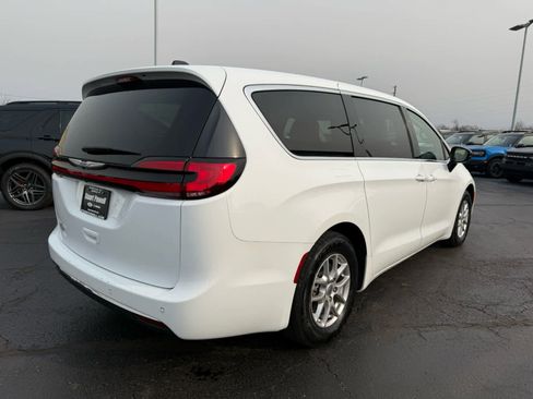 Used 2024 Chrysler Pacifica Touring-L image 21
