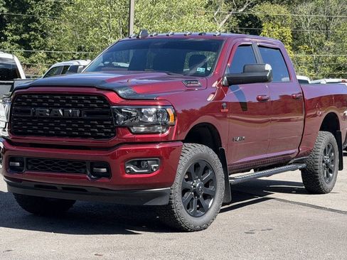 Used 2022 RAM 2500 Big Horn w/ Night Edition AWD/4WD image 5