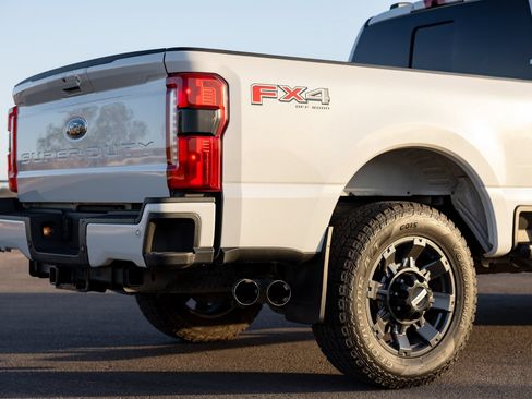 Used 2023 Ford F250 Lariat w/ Lariat Ultimate Package AWD/4WD image 12