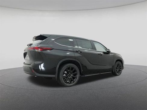 New 2026 Toyota Highlander XLE image 25