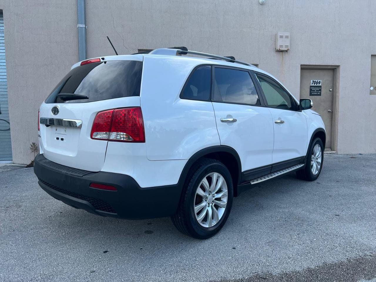 Used 2011 Kia Sorento LX w/ Convenience Pkg FWD image 4