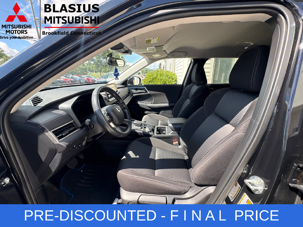 Used 2025 Mitsubishi Outlander ES AWD/4WD image 16