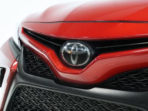 Used 2019 Toyota Camry SE FWD image 12