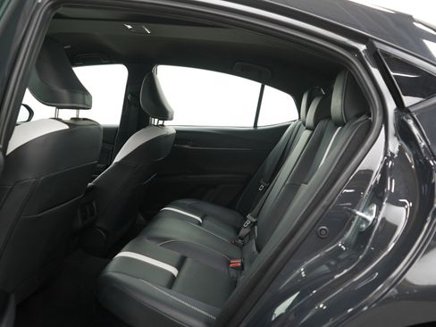 Used 2025 Toyota Camry SE image 15