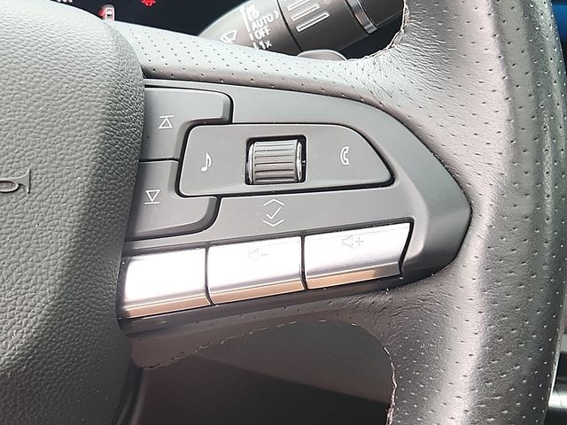 Certified 2024 Cadillac XT4 Sport w/ Technology Package FWD image 22