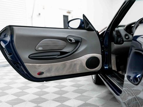 Used 2001 Porsche Boxster RWD image 47