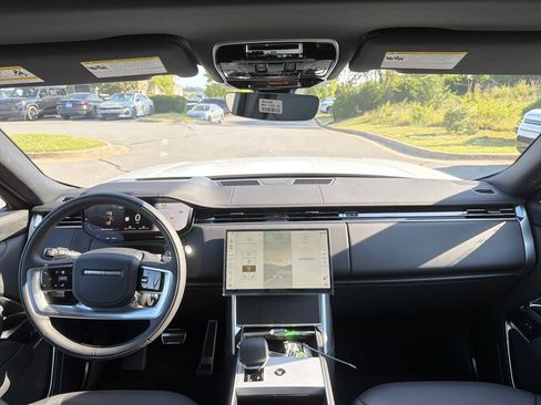 New 2026 Land Rover Range Rover Long Wheelbase SE AWD/4WD image 17