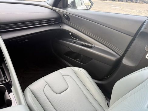 Used 2024 Hyundai Elantra Limited image 17