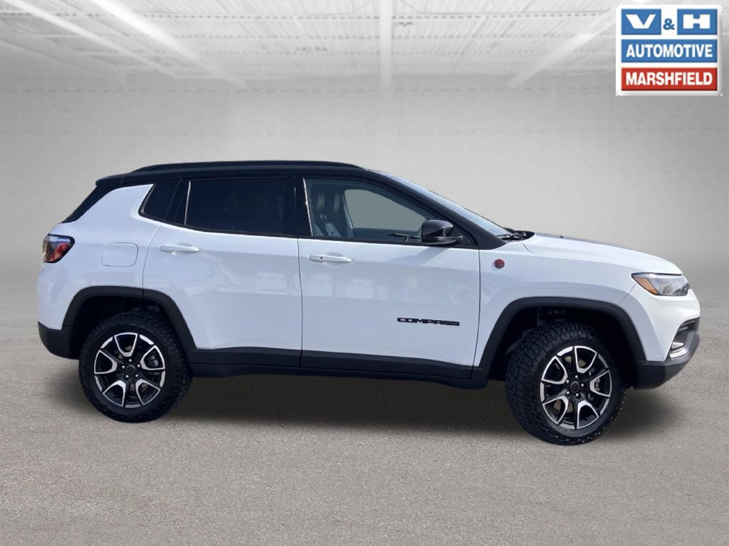 Used 2025 Jeep Compass Trailhawk AWD/4WD image 24