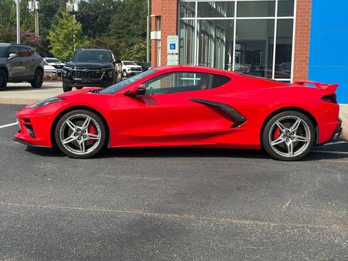 Used 2022 Chevrolet Corvette Stingray Preferred Cpe w/ Z51 Performance Package RWD image 2
