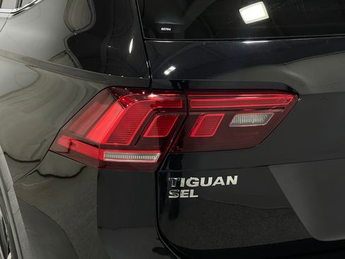 Used 2018 Volkswagen Tiguan SEL image 36