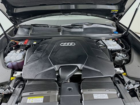 Used 2025 Audi Q8 Premium Plus image 32