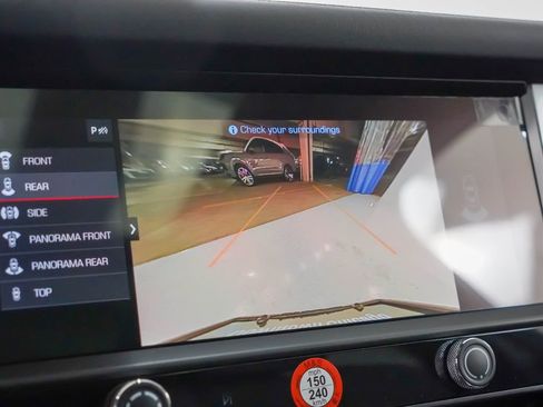 Certified 2025 Porsche Macan Turbo image 31