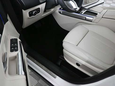 Certified 2025 Mercedes-Benz GLB 250 image 7