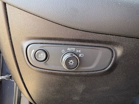 Used 2018 Chevrolet Equinox LS FWD image 11
