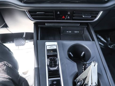 Certified 2025 Volkswagen Atlas Cross Sport SE image 24