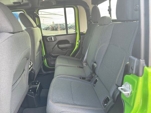 Certified 2025 Jeep Gladiator Sport image 22