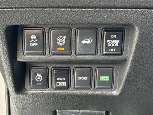 Used 2017 Nissan Rogue SV w/ SV Premium Package image 23