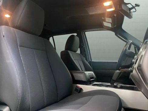 Used 2017 Ford Expedition XLT AWD/4WD image 12