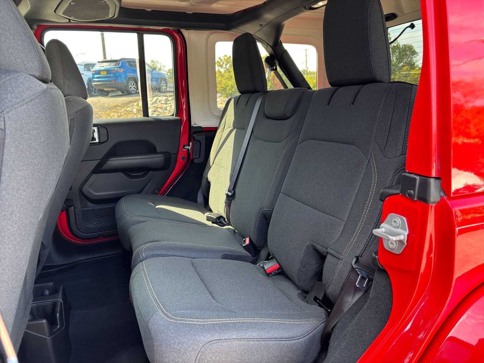 Used 2025 Jeep Wrangler Unlimited Sahara AWD/4WD image 36