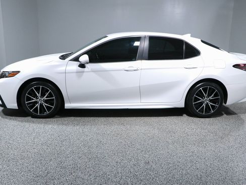Used 2022 Toyota Camry SE FWD image 10