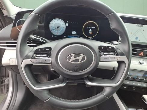 Used 2025 Hyundai Elantra Limited FWD image 24
