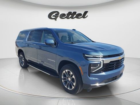 Used 2026 Chevrolet Suburban LS RWD image 3