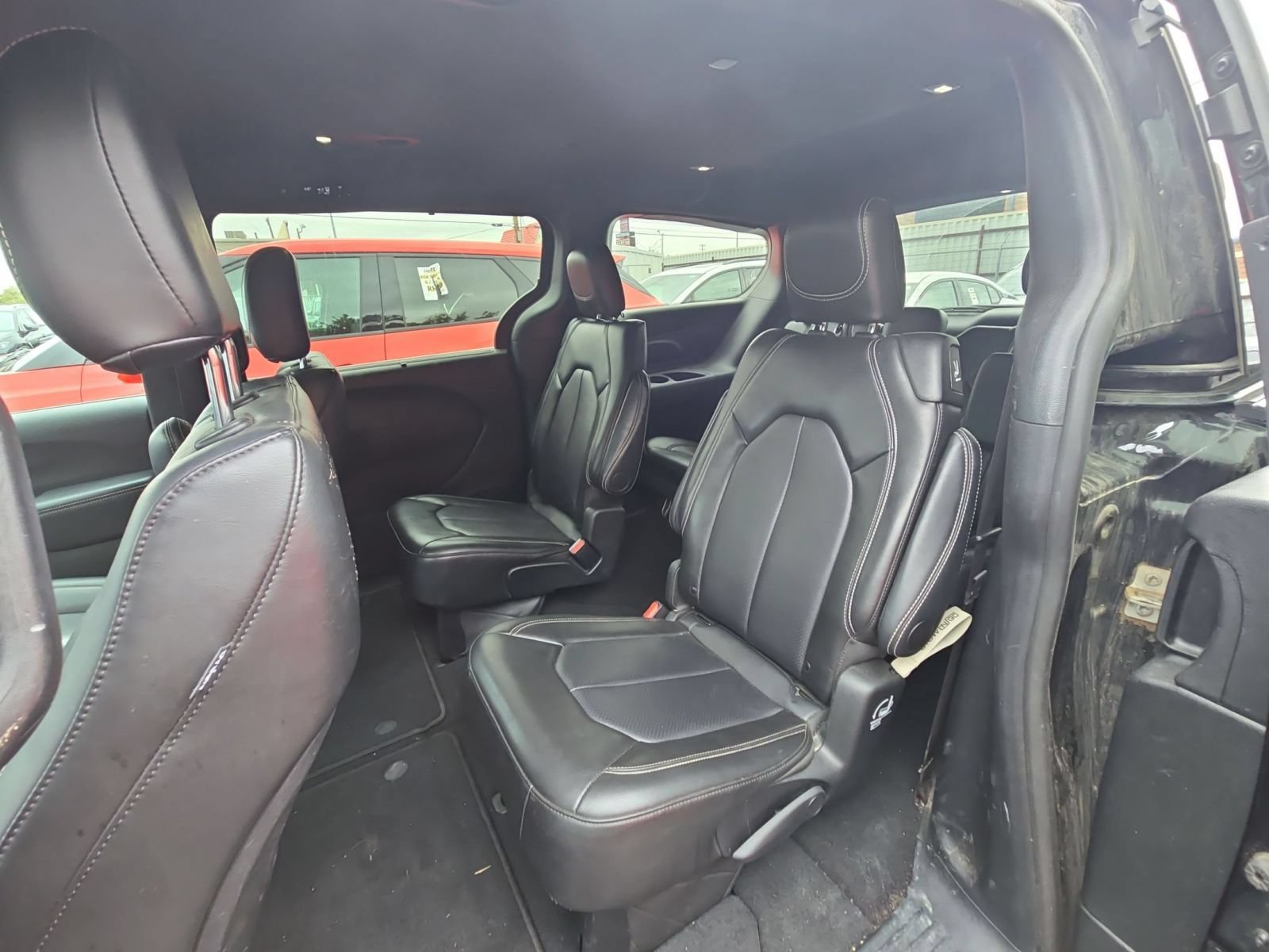 Used 2025 Chrysler Pacifica Select FWD image 9
