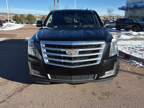 Used 2017 Cadillac Escalade ESV Luxury image 2
