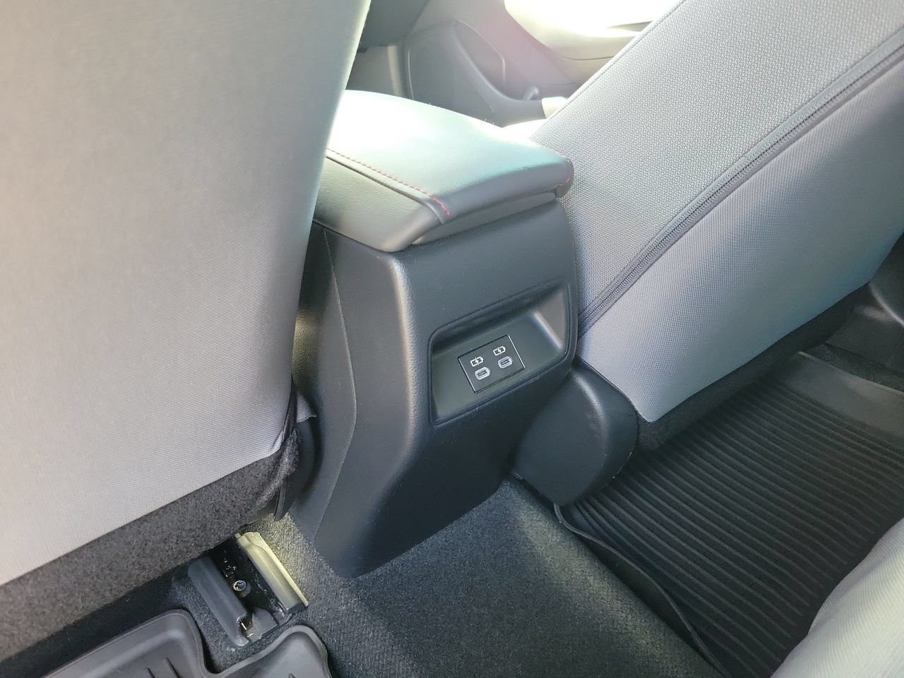 Used 2024 Toyota Corolla SE FWD image 11