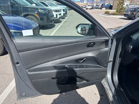 Used 2025 Hyundai Elantra Sport image 9