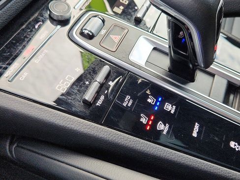 Used 2022 Porsche Cayenne Platinum Edition image 15